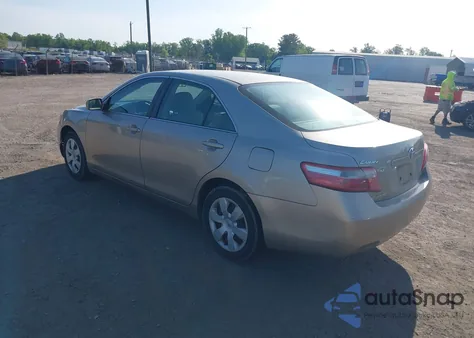 2007 Toyota Camry Le z USA, uszkodzony, nr VIN 4T1BE46K07U100351